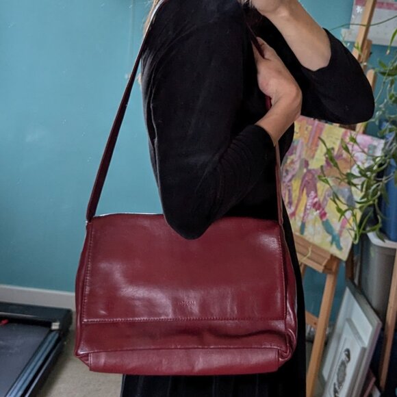 Very cute maroon red faux leather shoulder bag - perfect for fall - Picture 1 of 10